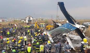 Nepal, aereo si schianta: 49 morti Nepal, aereo si schianta: 49 morti