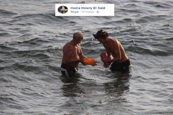 Turista partorisce nel Mar Rosso: le immagini diventano virali Turista partorisce nel Mar Rosso: le immagini diventano virali