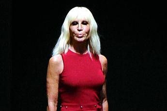 Versace dice addio alle pellicce Versace dice addio alle pellicce