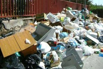Aiutateci, a Licata siamo sommersi dalla spazzatura Aiutateci, a Licata siamo sommersi dalla spazzatura