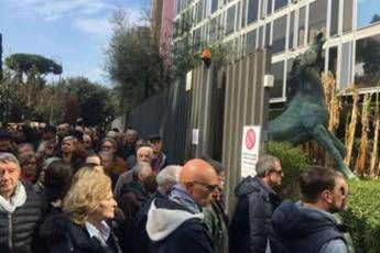 In 10mila per l'addio a Frizzi In 10mila per l'addio a Frizzi