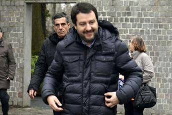 Salvini beve un 'Berlusconi' Salvini beve un 'Berlusconi'