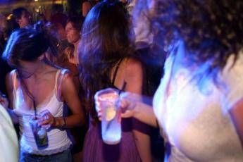 No alcol ai minori su etichette No alcol ai minori su etichette