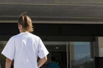 Voleva contagiare figlio col morbillo, sospesa infermiera 'no vax' Voleva contagiare figlio col morbillo, sospesa infermiera 'no vax'