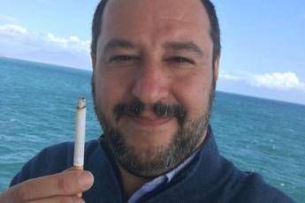 Salvini: Stop sigarette, speriamo non mi facciano arrabbiare Salvini: Stop sigarette, speriamo non mi facciano arrabbiare