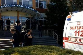 Spari in ateneo turco: 4 morti Spari in ateneo turco: 4 morti