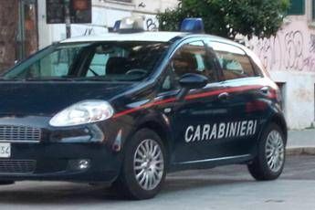 Alcolici a bimba di 4 anni: denunciati padre, nonna e zia Alcolici a bimba di 4 anni: denunciati padre, nonna e zia
