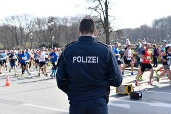 Berlino, attacco sventato maratona: rilasciati i sei arrestati Berlino, attacco sventato maratona: rilasciati i sei arrestati