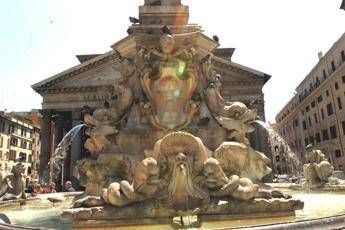 Raggi: Pallotta donerà 230mila euro per ristrutturare fontana Pantheon Raggi: Pallotta donerà 230mila euro per ristrutturare fontana Pantheon