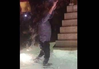Bagno nella fontana, Pallotta chiede scusa a Raggi Bagno nella fontana, Pallotta chiede scusa a Raggi