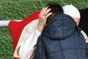 Papa a bimbo: Tuo papà ateo, era buono: è in cielo Papa a bimbo: Tuo papà ateo, era buono: è in cielo
