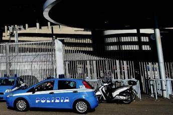 Calci e pugni a steward: 3 ultras Napoli in manette Calci e pugni a steward: 3 ultras Napoli in manette