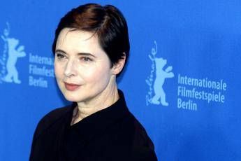 Isabella Rossellini: Io stuprata, ma non denuncio Isabella Rossellini: Io stuprata, ma non denuncio