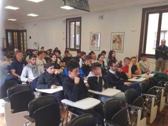 Mafia più forte dello Stato per uno studente su due Mafia più forte dello Stato per uno studente su due