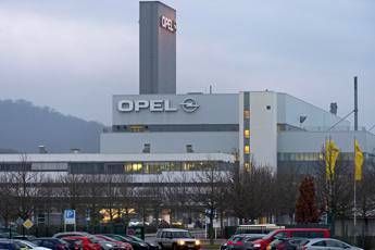 Opel, 4 mila posti a rischio Opel, 4 mila posti a rischio