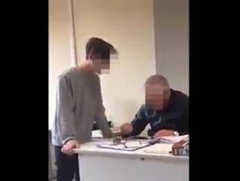 Prof bullizzato, perquisiti i 6 indagati Prof bullizzato, perquisiti i 6 indagati