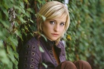 Reclutava schiave sessuali, attrice di Smallville nei guai Reclutava schiave sessuali, attrice di Smallville nei guai