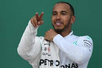 Vettel sbaglia, Hamilton trionfa Vettel sbaglia, Hamilton trionfa