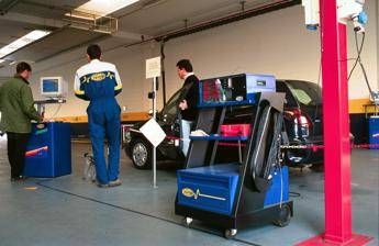 Revisione auto, si cambia Revisione auto, si cambia