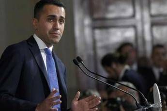 Di Maio attacca Salvini: Si è piegato per le poltrone Di Maio attacca Salvini: Si è piegato per le poltrone