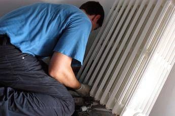 L'idraulico non fa la ricevuta, lei lo chiude in casa L'idraulico non fa la ricevuta, lei lo chiude in casa