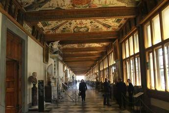 Crollo nel bagno degli Uffizi, ferita turista Crollo nel bagno degli Uffizi, ferita turista