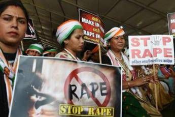 India, bambina di 9 anni violentata e uccisa India, bambina di 9 anni violentata e uccisa