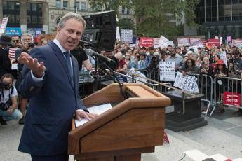 Accuse di abusi, si dimette procuratore del caso Weinstein Accuse di abusi, si dimette procuratore del caso Weinstein