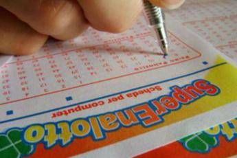 Superenalotto, nessun '6' ne' '5+': jackpot a 34 mln Superenalotto, nessun '6' ne' '5+': jackpot a 34 mln