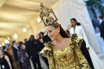 Sante, madonne e cardinali: al Met la moda è sacra Sante, madonne e cardinali: al Met la moda è sacra
