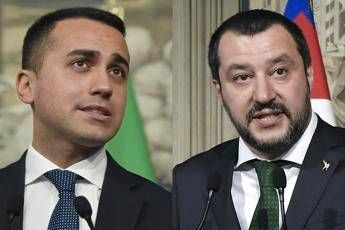 Chiedo alla banca di cancellarmi il mutuo, ironia sulla bozza 5S-Lega Chiedo alla banca di cancellarmi il mutuo, ironia sulla bozza 5S-Lega