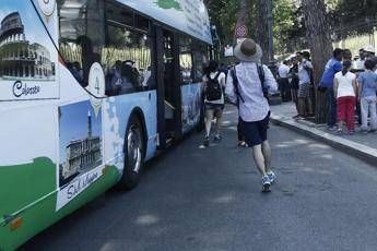 Roma, stop ai bus turistici nel centro storico Roma, stop ai bus turistici nel centro storico