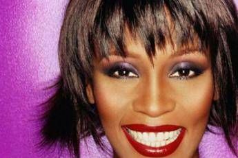 Whitney Houston abusata dalla cugina Whitney Houston abusata dalla cugina