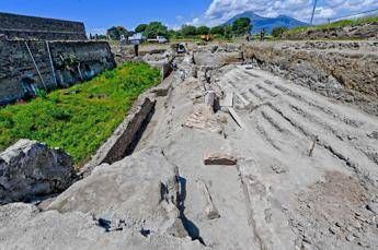 A Pompei riemerge il vicolo dei balconi A Pompei riemerge il vicolo dei balconi