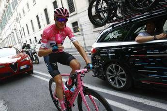 Le buche di Roma 'accorciano' il Giro Le buche di Roma 'accorciano' il Giro
