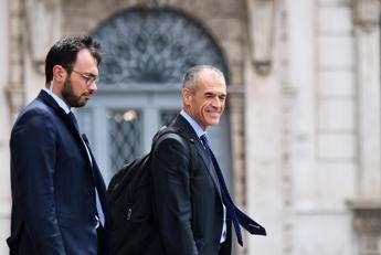 Euro, tasse e pensioni: cosa diceva Cottarelli Euro, tasse e pensioni: cosa diceva Cottarelli