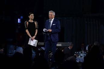 Fondazione Veronesi, 100 mila euro contro il cancro dei bimbi Fondazione Veronesi, 100 mila euro contro il cancro dei bimbi
