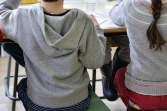 Bimbi intossicati, sospesa mensa scolastica Bimbi intossicati, sospesa mensa scolastica
