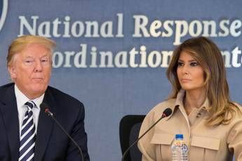 Melania e Donald di nuovo fianco a fianco Melania e Donald di nuovo fianco a fianco