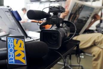 Diritti tv, la serie A va a Sky e Perform Diritti tv, la serie A va a Sky e Perform