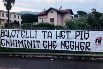Sei più stupido che nero, Forza Nuova contro Balotelli Sei più stupido che nero, Forza Nuova contro Balotelli