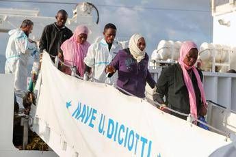 Pozzallo, sbarcati oltre 500 migranti Pozzallo, sbarcati oltre 500 migranti