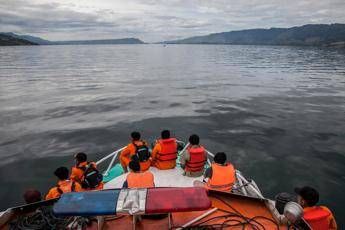 Affonda traghetto in Indonesia: centinaia di dispersi Affonda traghetto in Indonesia: centinaia di dispersi