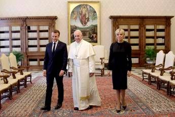 Migranti e clima nel colloquio tra il Papa e Macron Migranti e clima nel colloquio tra il Papa e Macron