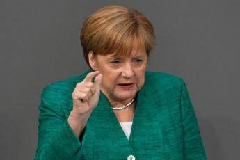 Migranti, Merkel: Avanti con chi ci sta Migranti, Merkel: Avanti con chi ci sta