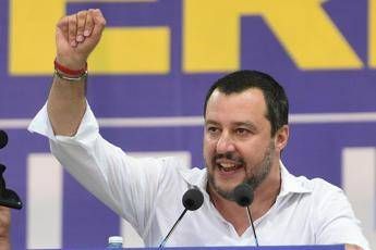 Migranti, Salvini: Ora stop a navi internazionali Migranti, Salvini: Ora stop a navi internazionali