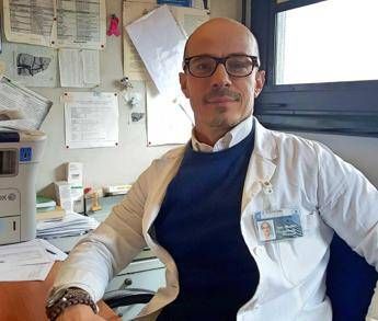Asportato grosso tumore con tecnica mininvasiva Asportato grosso tumore con tecnica mininvasiva