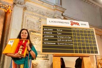 Premio Strega, vince Helena Janeczek Premio Strega, vince Helena Janeczek