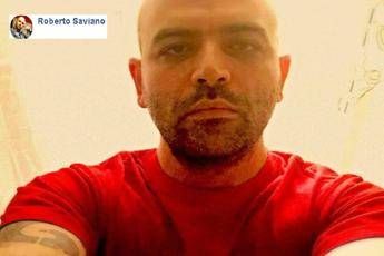 Boom magliette rosse pro migranti Boom magliette rosse pro migranti