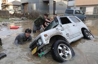 Inondazioni e frane, 100 morti in Giappone Inondazioni e frane, 100 morti in Giappone